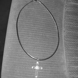 Sliver 925 necklace with cross pendant like new!!